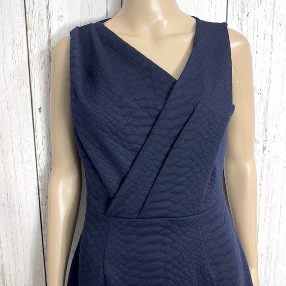 NWT ASOS MATERNITY Navy Quilted Sheath Dress Sleeveless Faux Wrap Size 6 - Picture 4 of 11